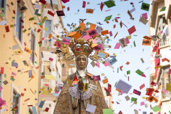 La Procesión de las Aleluyas tiñe el Domingo de Pascua en Elche y clausura la Semana Santa 2023