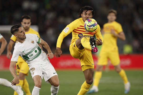 El Elche pierde a Fidel por sanción y mantiene dos apercibidos: 'Tete' Morente y Gerard Gumbau 
