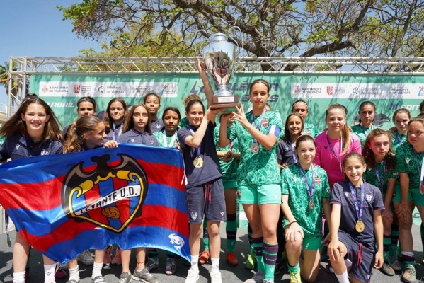 El Levante hace triplete como campeón global de la València Cup Girls 2023
