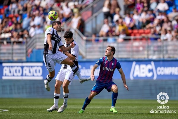 El Levante 'regala' otro empate 