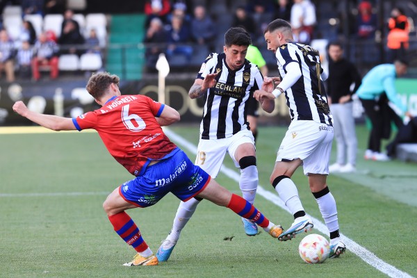 El Castellón naufraga ante el colista y se complica el ascenso y el 'play off'