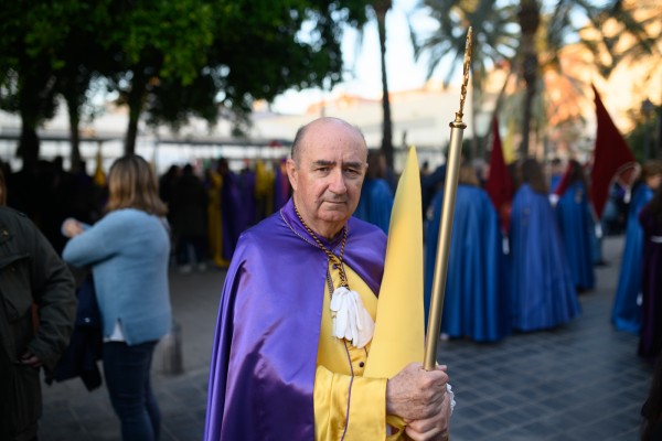 Cofrade, rockero y taurino