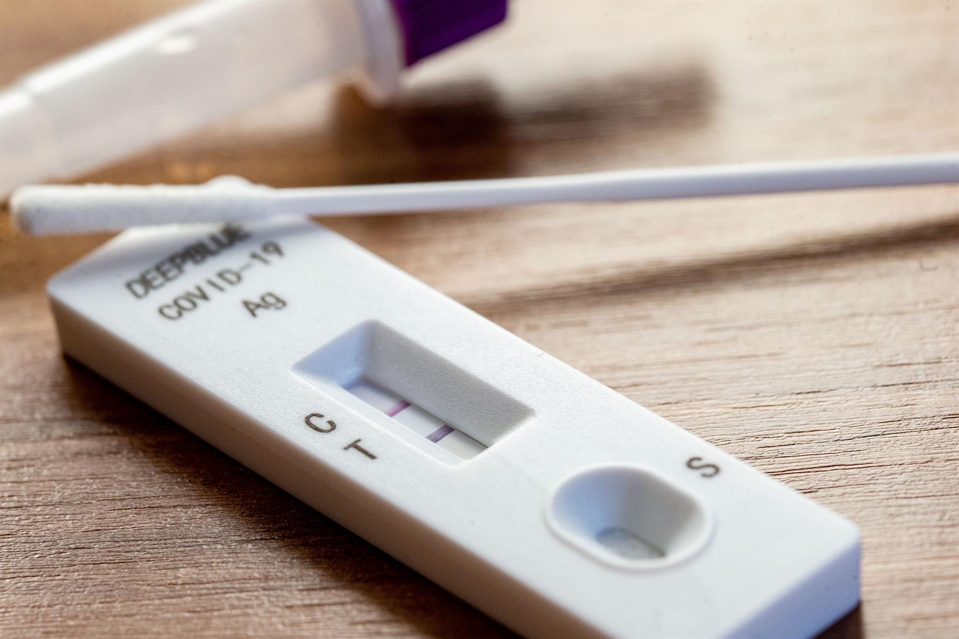 La Comunitat notifica 910 nuevos casos de covid, 8 fallecidos y bajan los hospitalizados