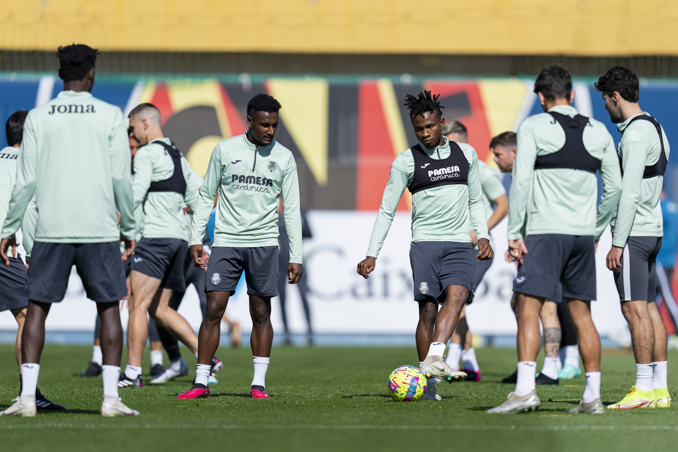 Albiol tiene pocas opciones de llegar al Bernabéu; Baena y Chukwueze son duda
