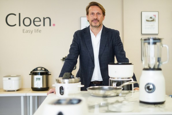 Cloen, la valenciana que fascinó a Porcelanosa con sus cocinas invisibles e inalámbricas 
