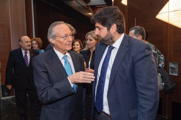 López Miras lamenta el fallecimiento de Josep Piqué: 