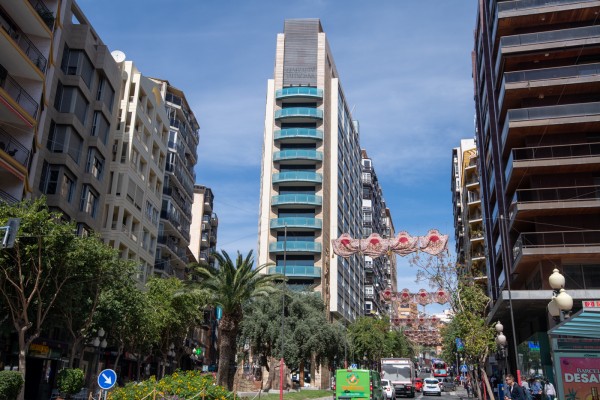 El Consell pone al día la Torre Provincial de Alicante y regula su licencia 23 años después