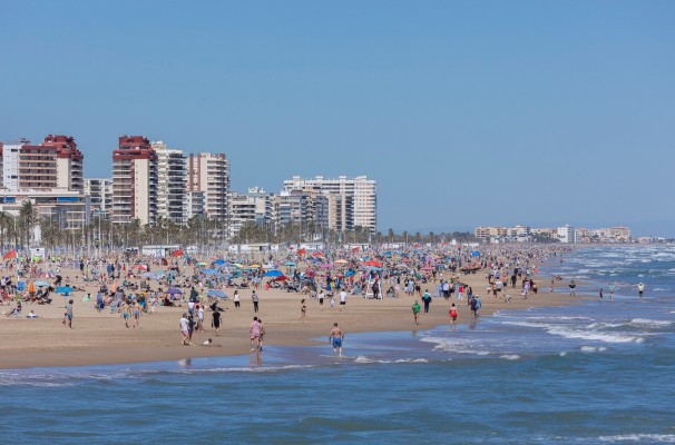 La playa Nord de Gandia espera este fin de semana una previsión del 91% en ocupación hotelera 