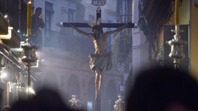 Semana Santa: Jesucristos y Georginas
