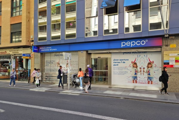 'Plan renove' de Pepco en Alicante: cierra su tienda de Reyes Católicos y reconvierte el Dealz