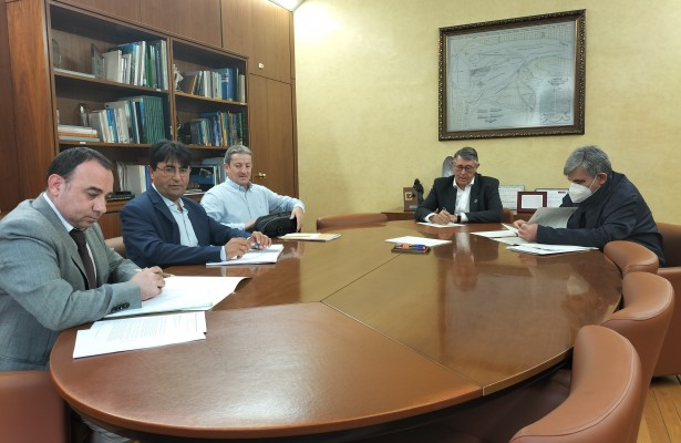 La CHS se reúne con regantes de Torremendo para tratar la concesión de agua desalada