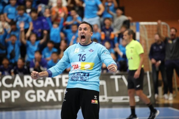 El Benidorm alcanza las cien victorias en Asobal
