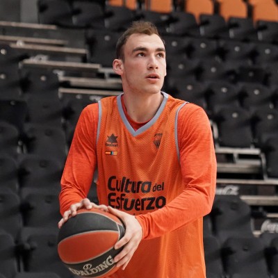Millán Jiménez vuelve tras más de cuatro meses pero “a caballo” con el filial