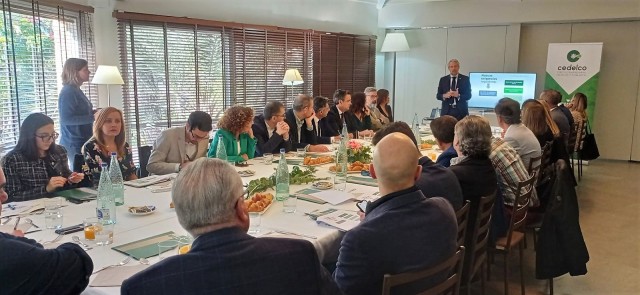 Cedelco aborda con una treintena de empresarios el canal de denuncias, en un desayuno de trabajo 