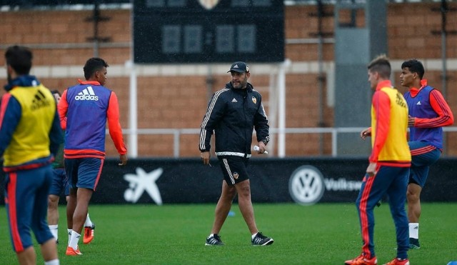 Feghouli sigue con sus molestias en el pie y no entrena con el grupo