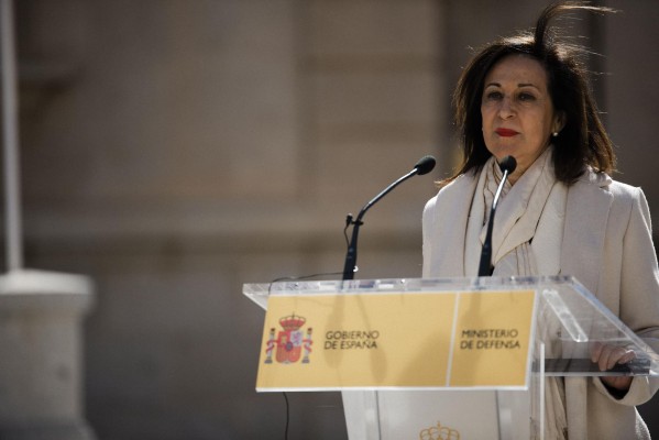 Robles precisa que España enviará los seis primeros 'Leopard' a Ucrania la segunda quincena de abril