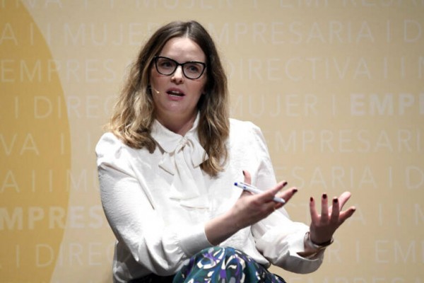Almudena Abellán (Ipitec) sustituye a Ginés García al frente de los jóvenes empresarios de la Región