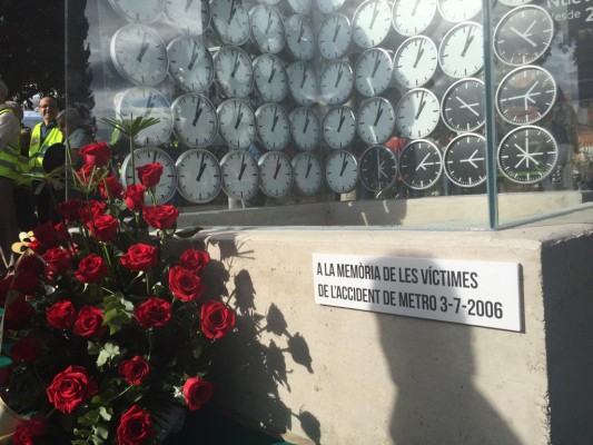Las víctimas del metro inauguran un monumento de memoria colectiva