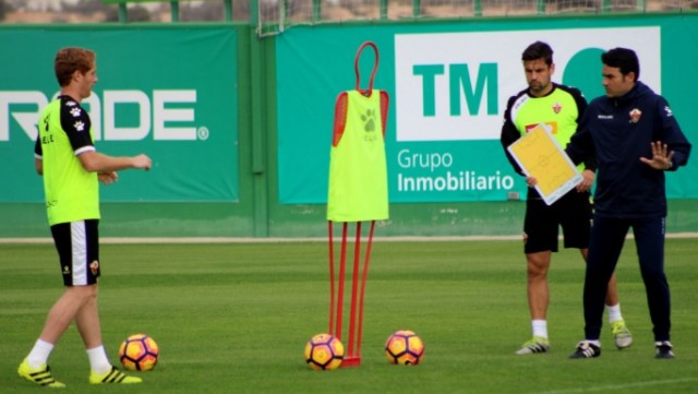 Toril repite lista de convocados