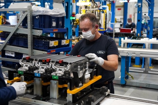 Ford deja la plantilla de Almussafes en mínimos a la espera del coche eléctrico
