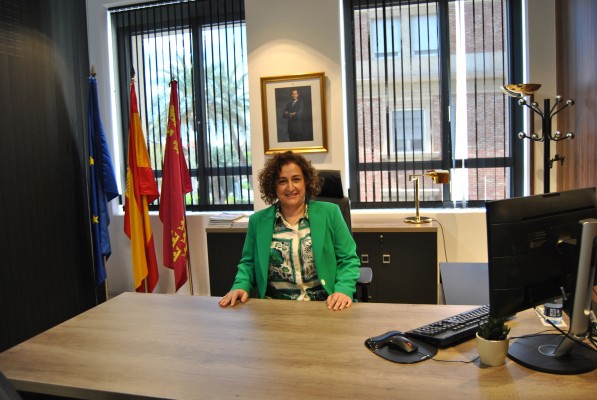 Cambio de estilo en la Delegación con Caridad Rives: trabajo, discreción y guiño al PSOE cartagenero