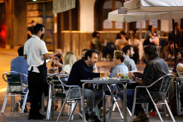 Así se trabaja en la Región: uno de cada diez empleos es 'agro', con hostelería y retail al alza