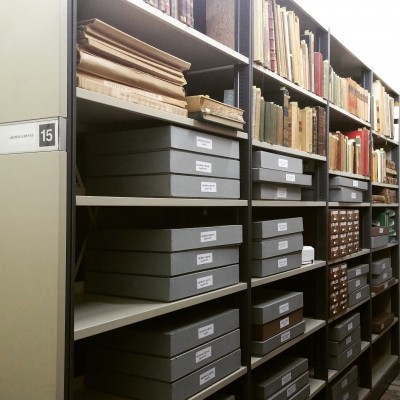 Cara a cara amb la biblioteca personal de Josep Renau