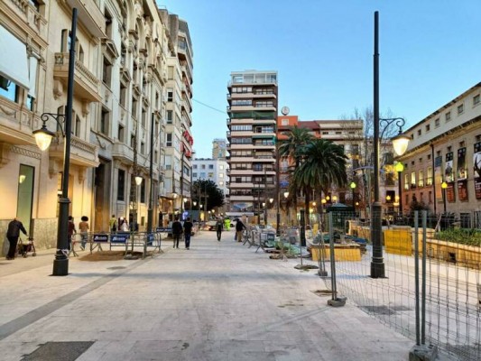 El bipartito de Alicante reitera que la obra de Constitución no está acabada y prevé darle sombra