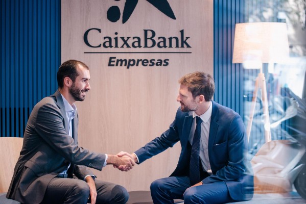 Caixabank dedica 4.805 millones a financiar a las empresas de valencianas en 2022, un 62% más