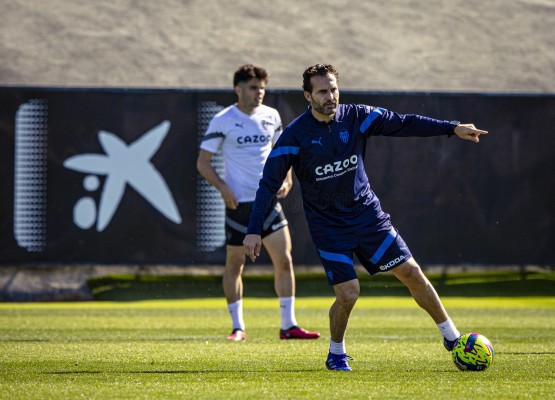 El Valencia prepara su visita al Almería y Nico trabaja para llegar a tiempo
