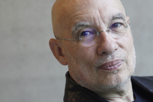 Rusell Davies i l'OV s'endinsen en el segle XX amb dos obres mestres d'Adams i Schnittke

