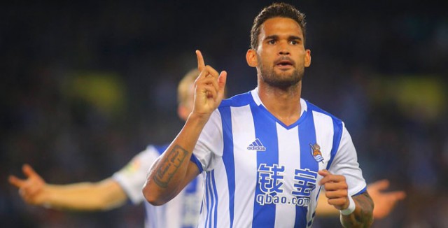 Vela y Willian José tumban al Atlético desde los once metros