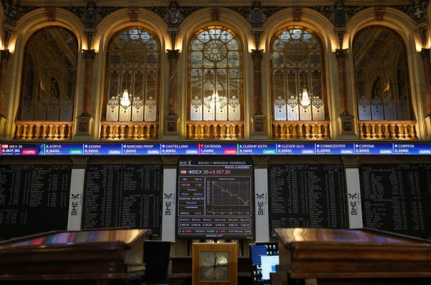 El Ibex acelera hacia la media sesión y sobrepasa los 9.200 puntos
