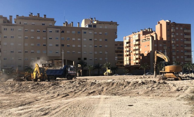 González anuncia en Elche otras 1.000 plazas de aparcamiento gratuitas repartidas por la ciudad 