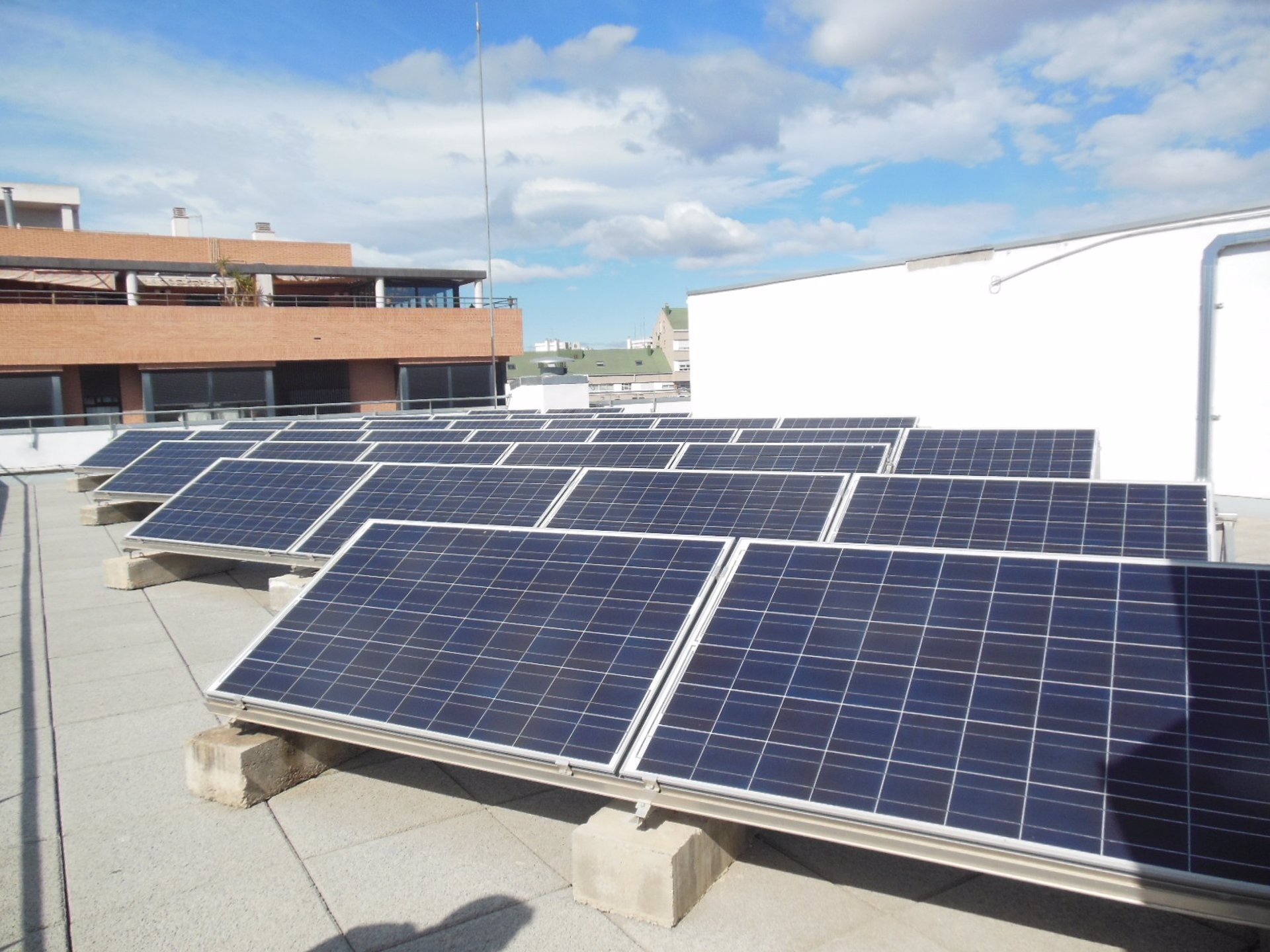 València comenzará a instalar en mayo placas fotovoltaicas en los cementerios