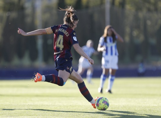 Méndez, baja con España por recaída de su lesión en la rodilla
