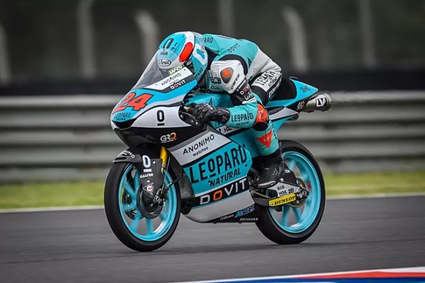 Suzuki vence y Ogden arruina el podio de David Almansa en Moto3
