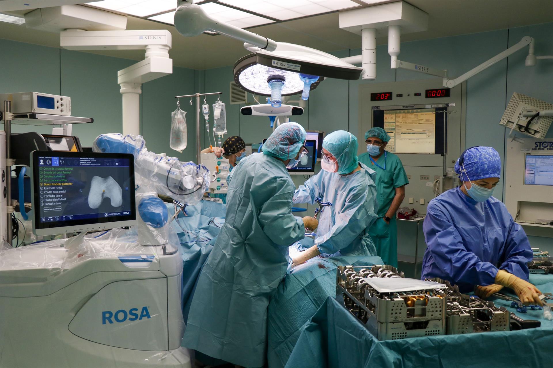 El Hospital La Fe incorpora la cirugía robótica para el implante de prótesis de rodilla
