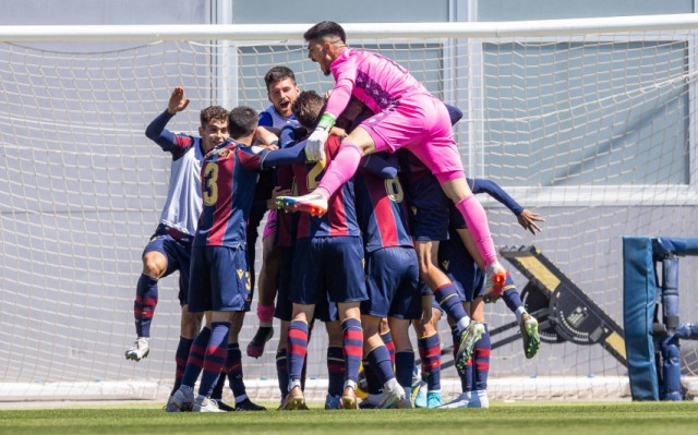 El Atlético Levante UD saca el poderío y se impone al líder Orihuela CF con una gran remontada
