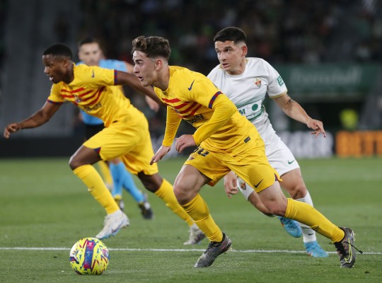 El Elche duda de la legitimidad de la licencia de 'Gavi' y estudia impugnar el partido ante el Barça