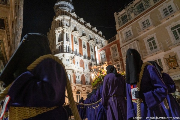 El alquiler de un balcón por horas para ver las procesiones está sujeto a IVA y a la Declaración de la Renta  