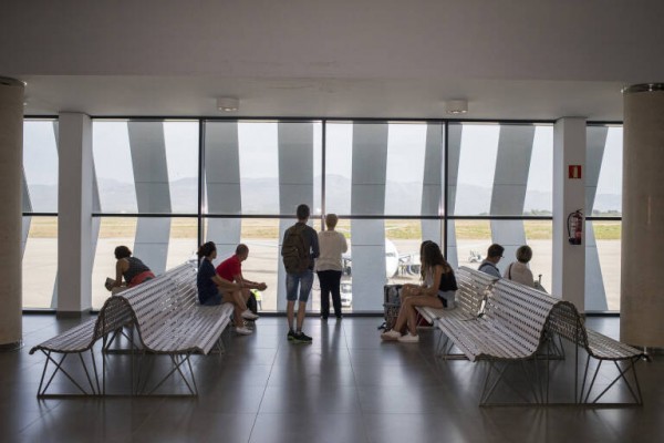 El aeropuerto de Castellón y Sevilla acogerán las sedes europeas de incubadoras espaciales de la ESA
