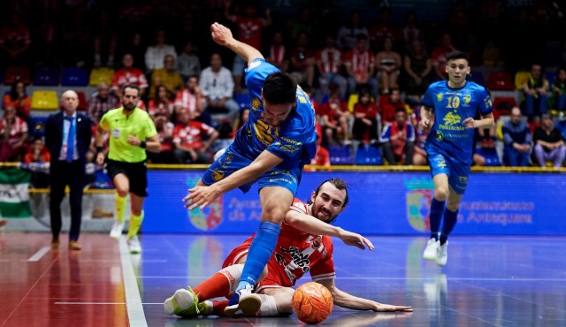 El Peñíscola se queda con la miel en los labios y pierde en los penaltis