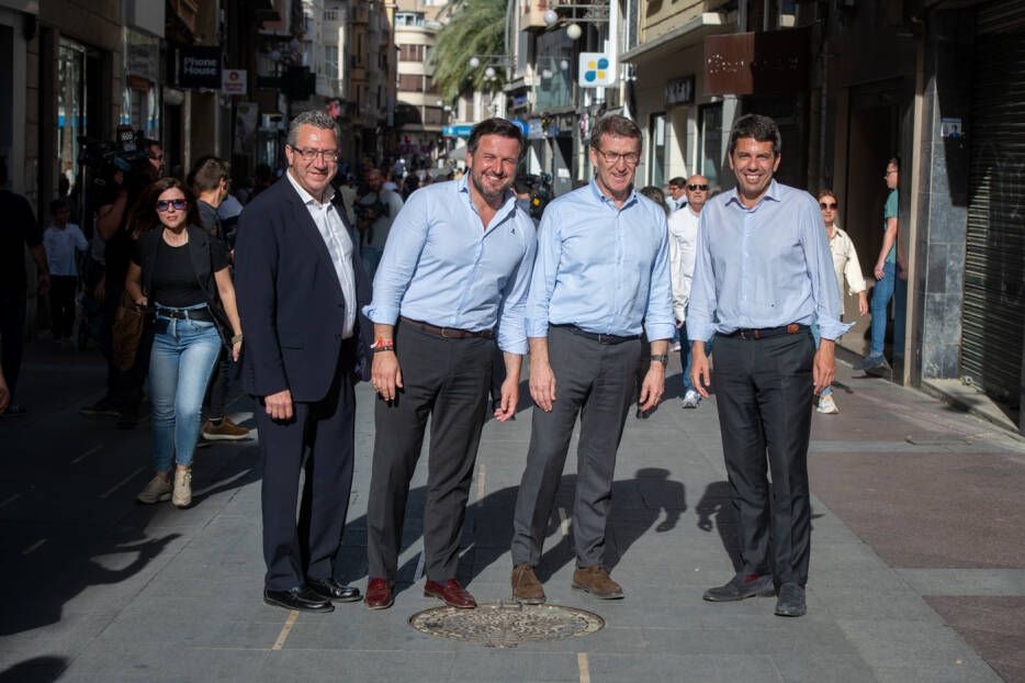 Mitin de Feijóo en Elche con Mazón y Ruz. fotos: RAFA MOLINA). - 