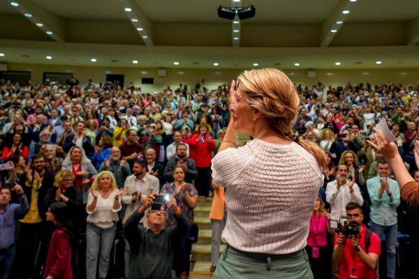 Díaz asume el liderazgo a la izquierda del PSOE en pleno cisma con Podemos y apoyada por Compromís 