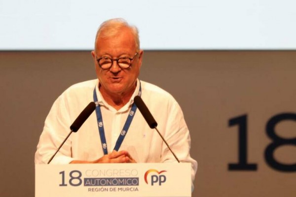 Valcárcel pide la baja como afiliado del PP tras conocerse la apertura de juicio oral por los presuntos delitos de prevaricación y fraude 