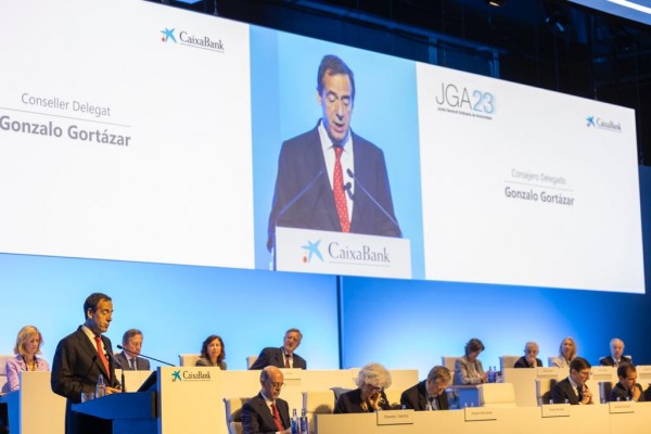 La junta de accionistas de CaixaBank aprueba todos los acuerdos sometidos a votación