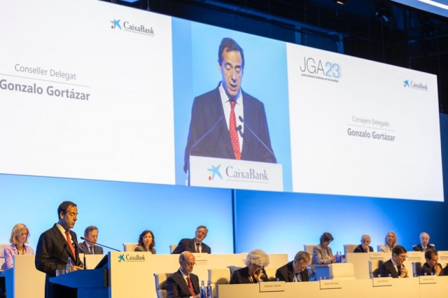 La junta de accionistas de CaixaBank aprueba todos los acuerdos sometidos a votación