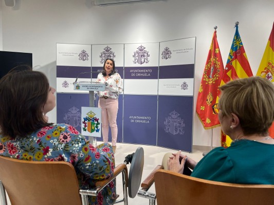 La alcaldesa de Orihuela denuncia presiones de Gomendio para aprobar el proyecto de Cala Mosca