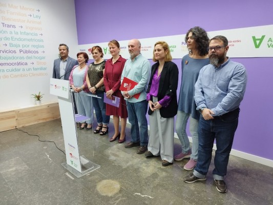 Podemos e IU rubrican su acuerdo histórico para concurrir juntas a las elecciones en la Región